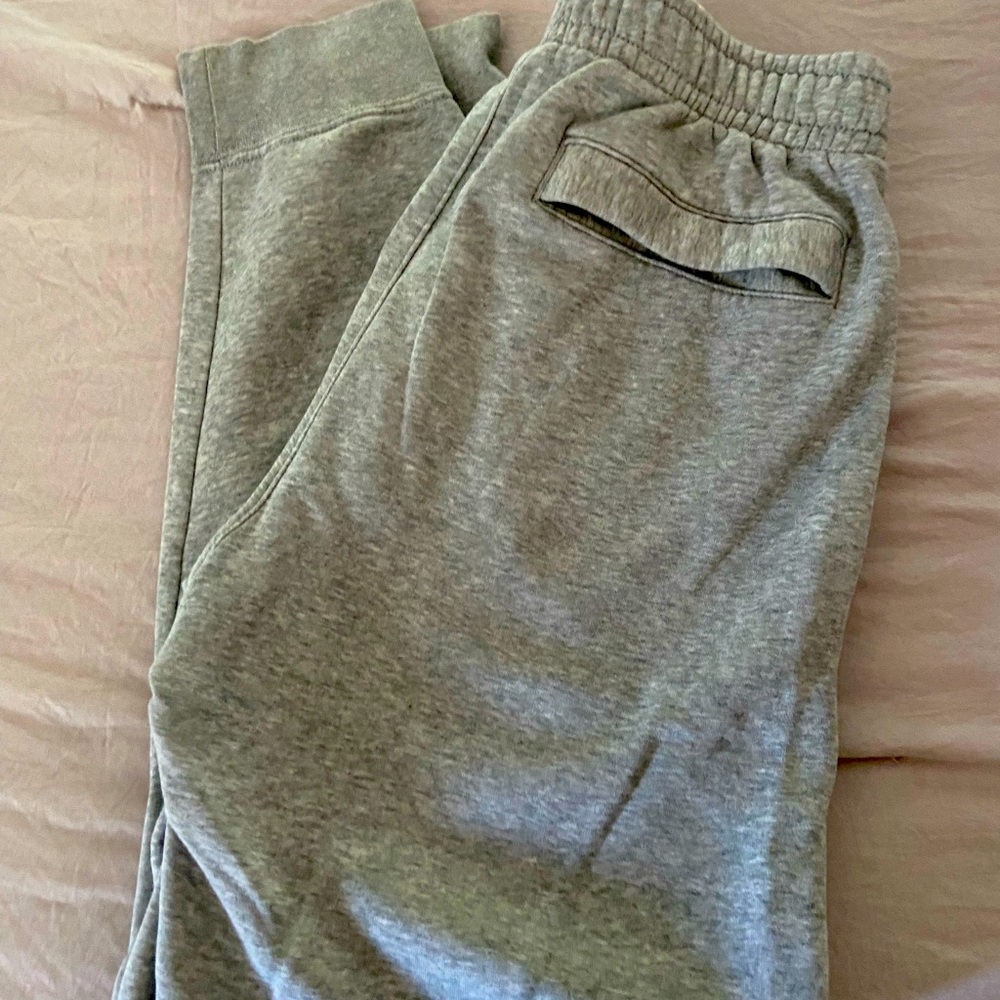 Men’s small Nike pants, tapered ankle